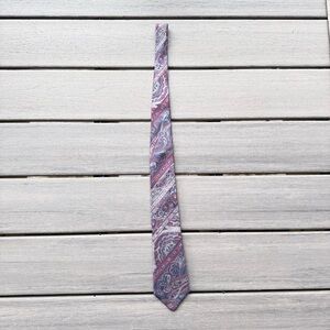 Yves Saint Laurent Men’s 100% Silk Tie Paisley Made in USA 3.5”Width Purple Blue